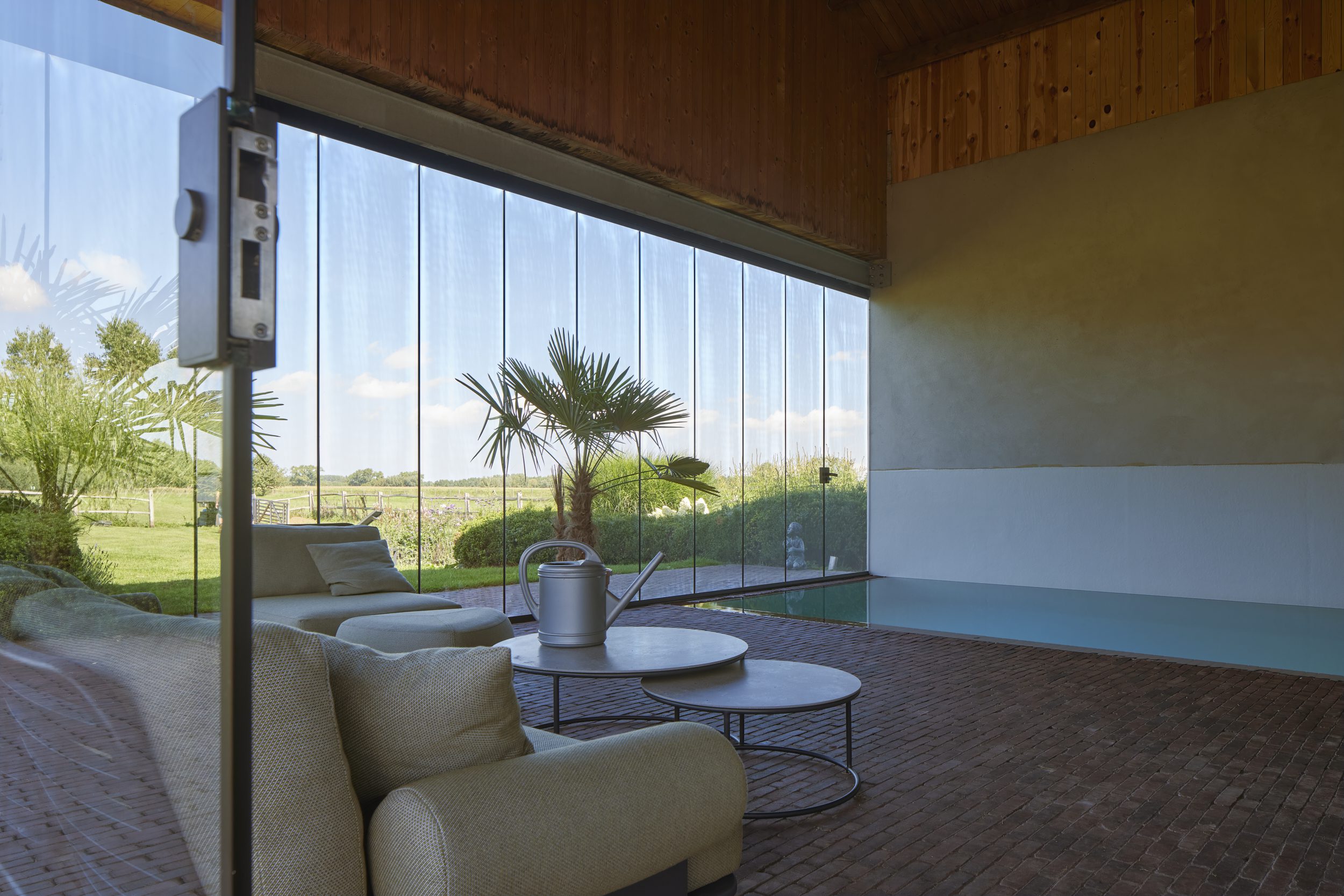 Sliding Glass ONE glazen schuifwand die een binnenruimte volledig opent naar buiten